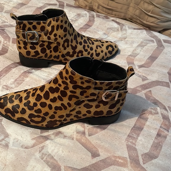 Steven Madden leopard ankle booties. - Picture 2 of 6